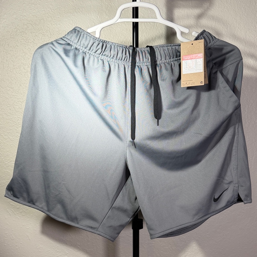 Nike Men's Light Gray Athletic Shorts